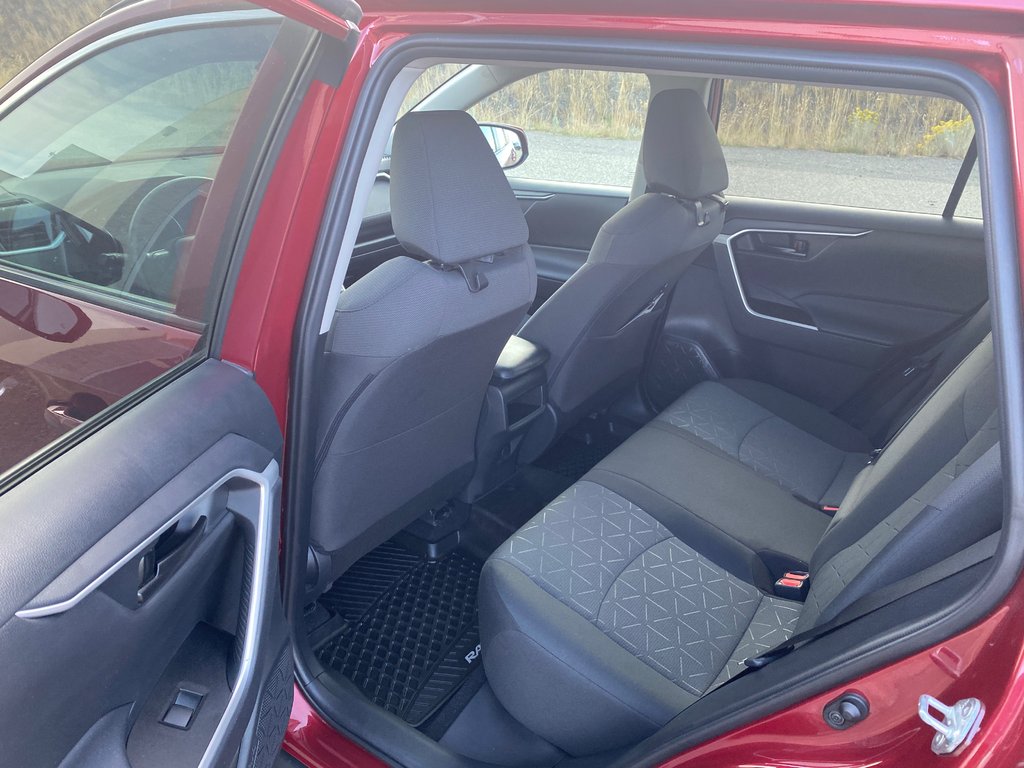 2020 Toyota RAV4 LE in Kamloops, British Columbia - 12 - w1024h768px