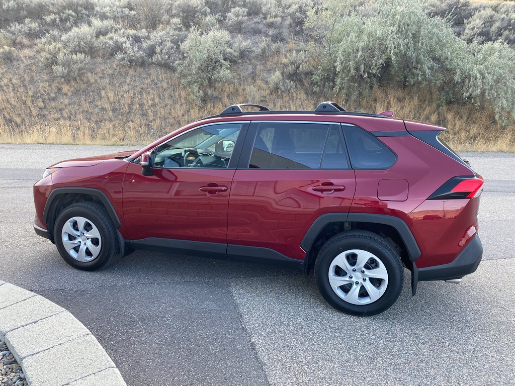 2020 Toyota RAV4 LE in Kamloops, British Columbia - 6 - w1024h768px
