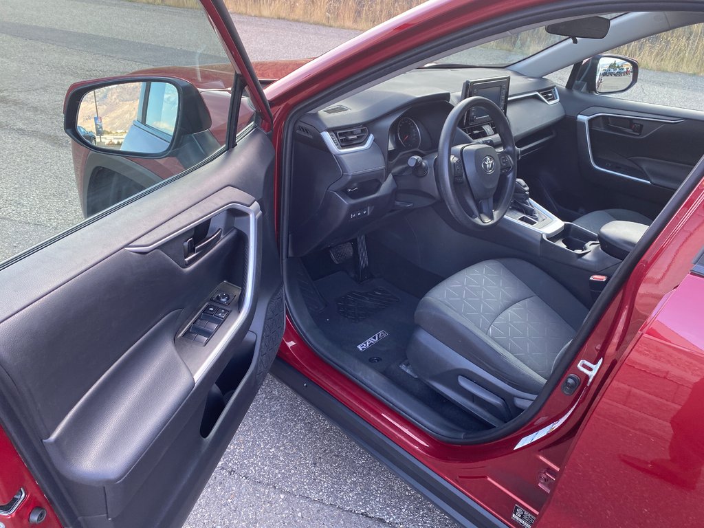 2020 Toyota RAV4 LE in Kamloops, British Columbia - 14 - w1024h768px