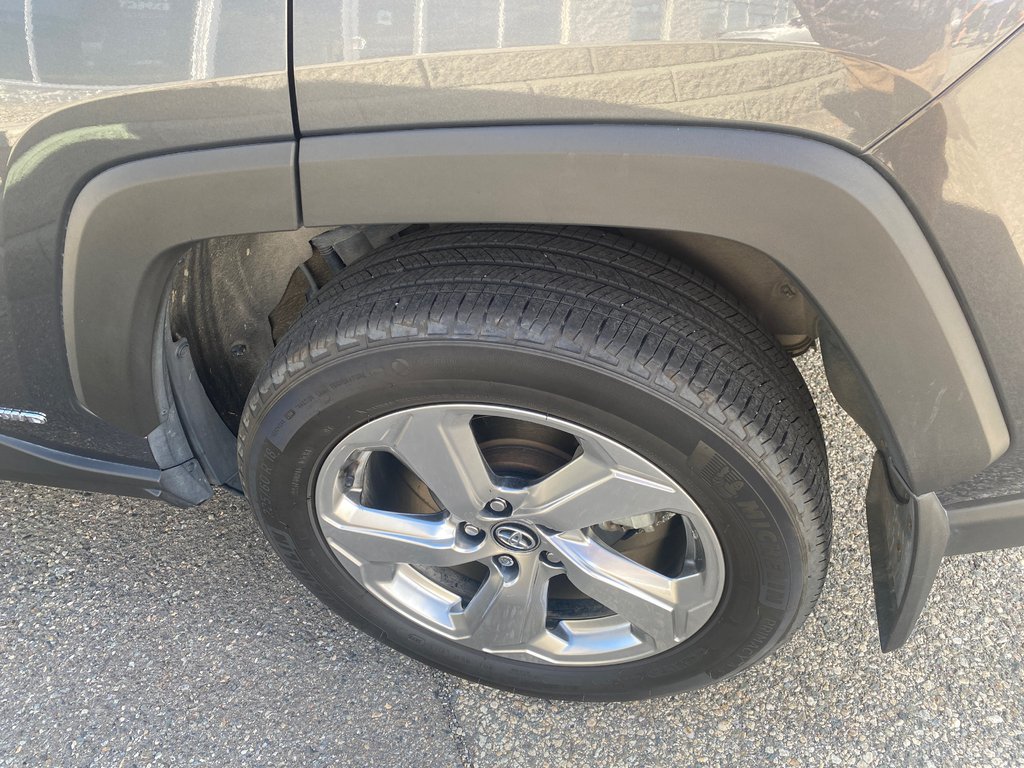 2021 Toyota RAV4 Hybrid Limited in Kamloops, British Columbia - 6 - w1024h768px
