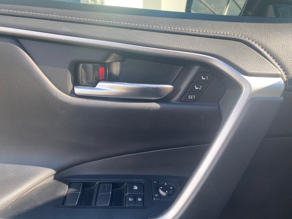 2021 Toyota RAV4 Hybrid Limited in Kamloops, British Columbia - 16 - w1024h768px