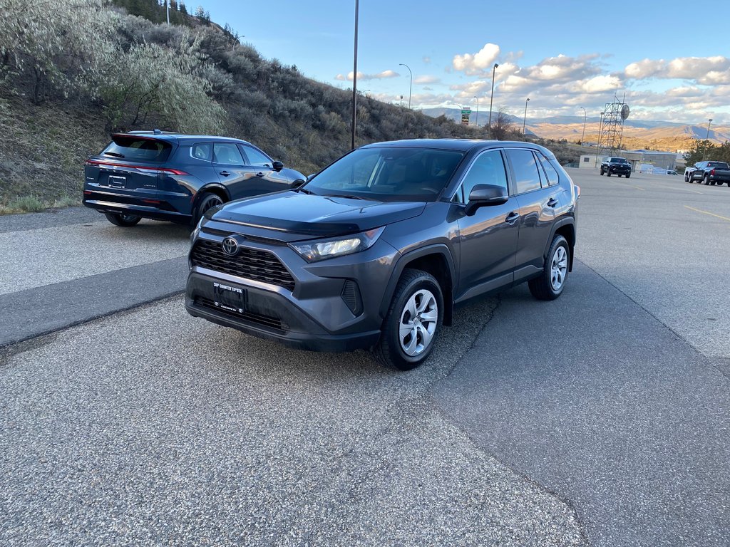 2022 Toyota RAV4 LE in Kamloops, British Columbia - 7 - w1024h768px