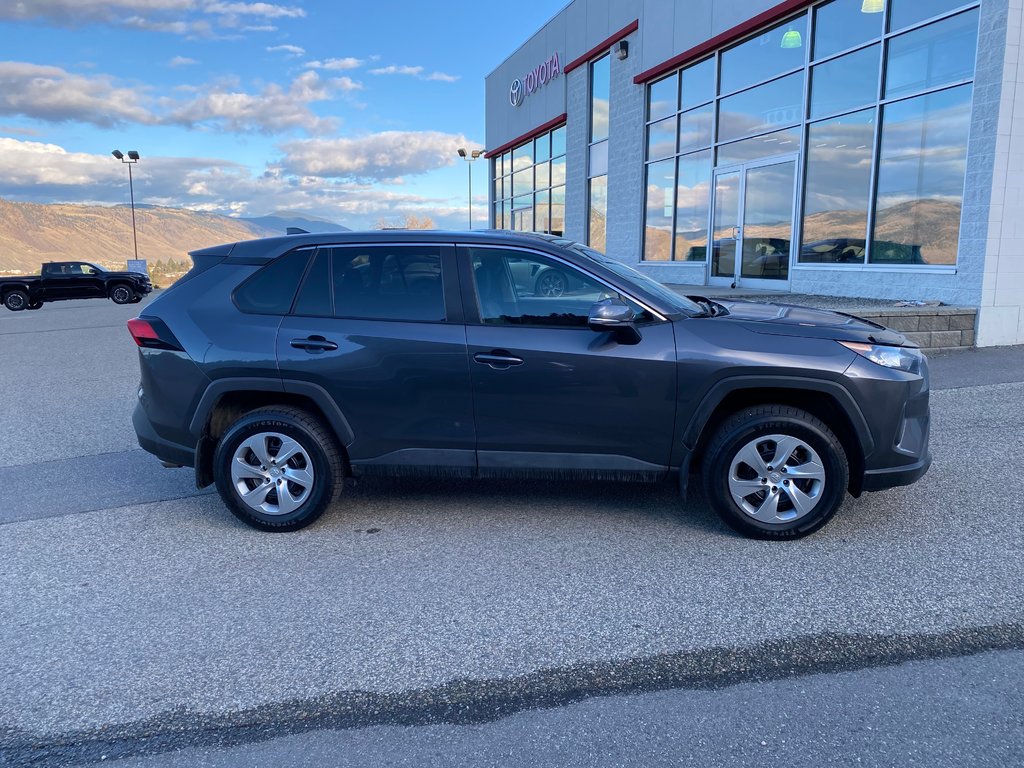 2022 Toyota RAV4 LE in Kamloops, British Columbia - 2 - w1024h768px