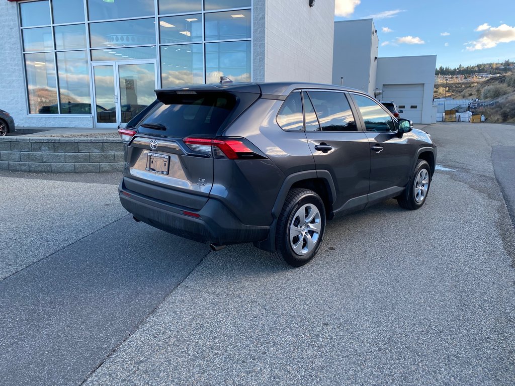 2022 Toyota RAV4 LE in Kamloops, British Columbia - 3 - w1024h768px