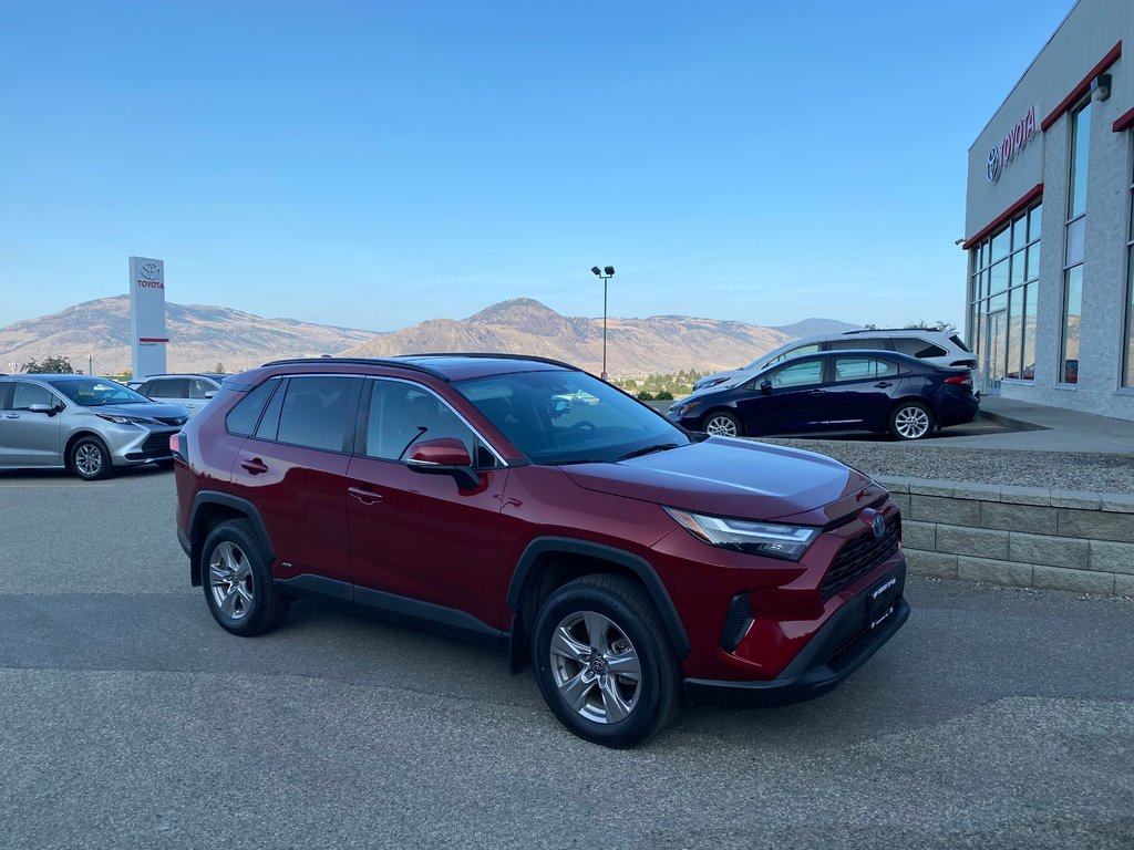 2022 Toyota RAV4 Hybrid XLE in Kamloops, British Columbia - 1 - w1024h768px
