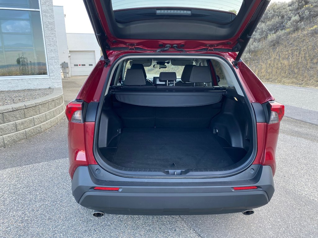 2022 Toyota RAV4 Hybrid XLE in Kamloops, British Columbia - 4 - w1024h768px