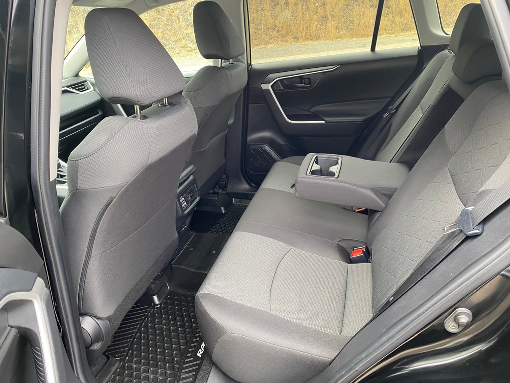 2022 Toyota RAV4 LE in Kamloops, British Columbia - 8 - w1024h768px