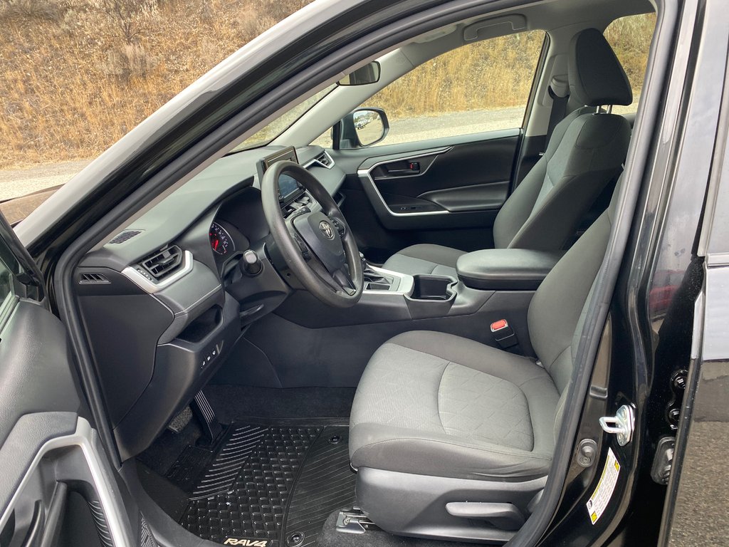 2022 Toyota RAV4 LE in Kamloops, British Columbia - 9 - w1024h768px