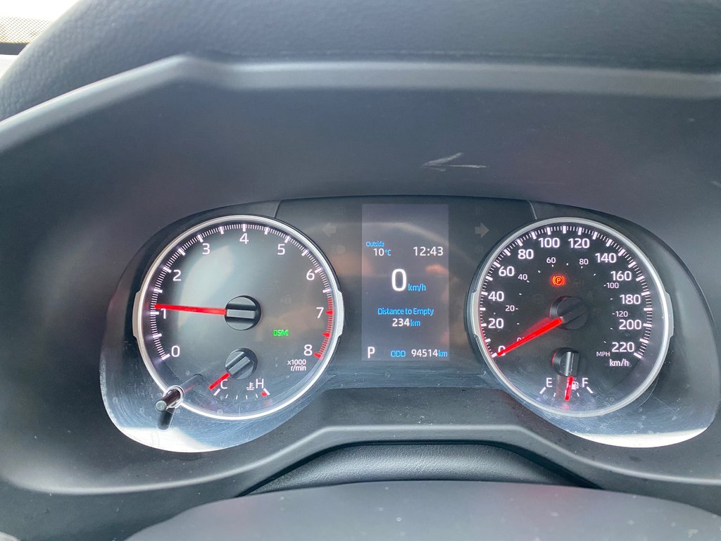 2022 Toyota RAV4 LE in Kamloops, British Columbia - 3 - w1024h768px