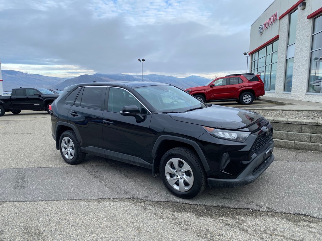 2022 Toyota RAV4 LE in Kamloops, British Columbia - 1 - w1024h768px