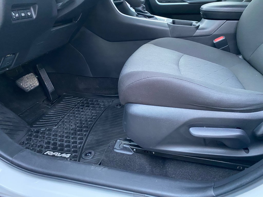 2022 Toyota RAV4 LE in Kamloops, British Columbia - 11 - w1024h768px