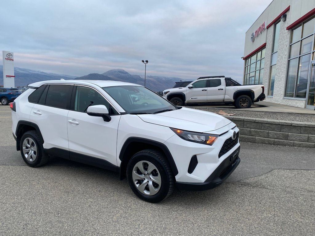 2022 Toyota RAV4 LE in Kamloops, British Columbia - 1 - w1024h768px