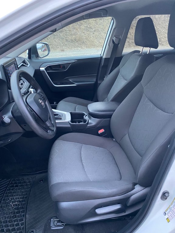 2022 Toyota RAV4 LE in Kamloops, British Columbia - 15 - w1024h768px