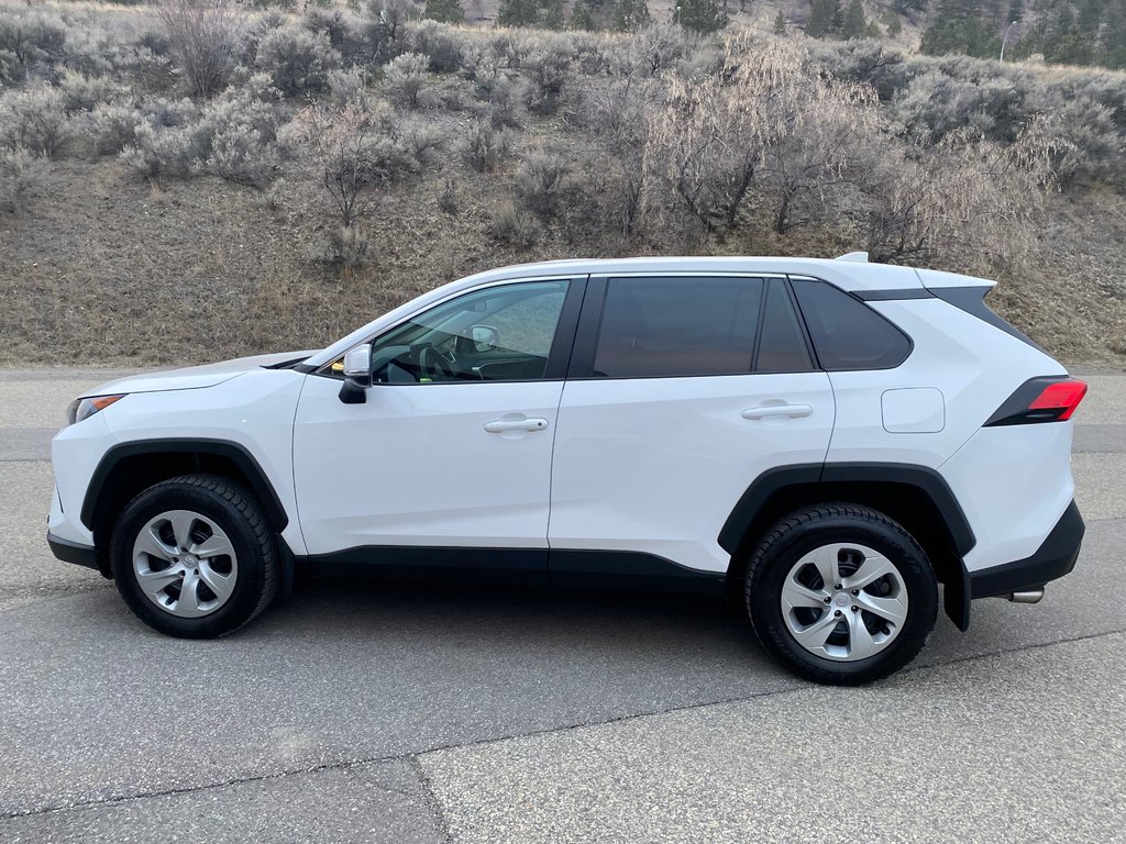 2022 Toyota RAV4 LE in Kamloops, British Columbia - 8 - w1024h768px