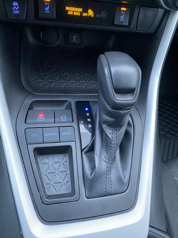 2022 Toyota RAV4 LE in Kamloops, British Columbia - 14 - w1024h768px