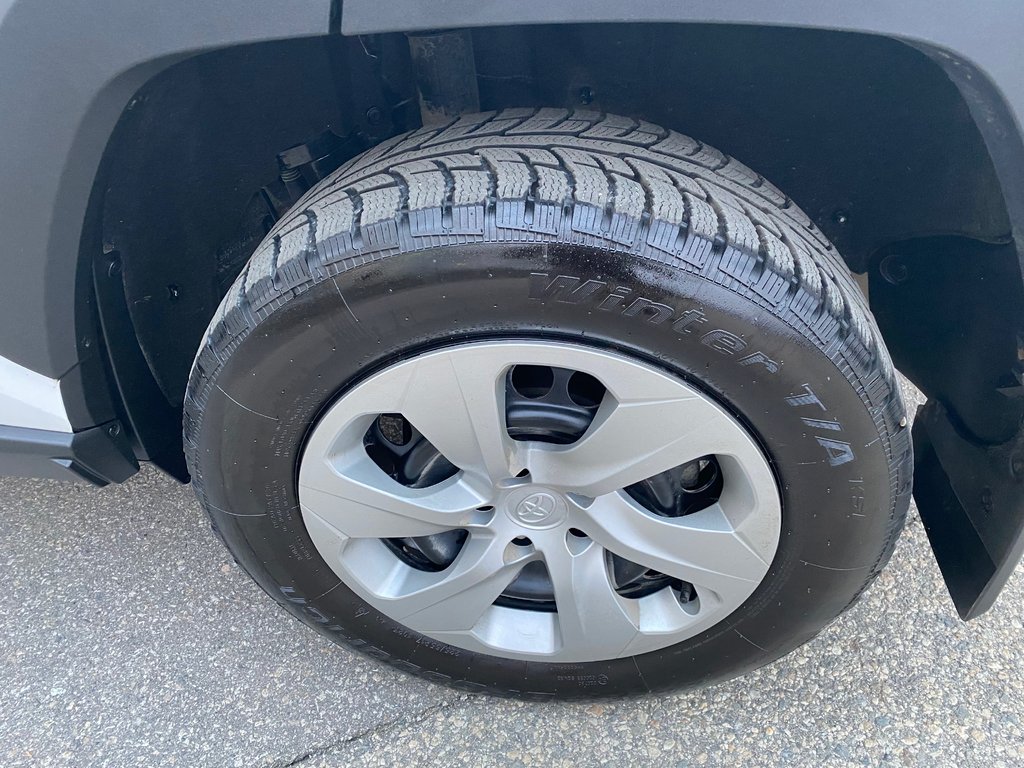 2022 Toyota RAV4 LE in Kamloops, British Columbia - 9 - w1024h768px