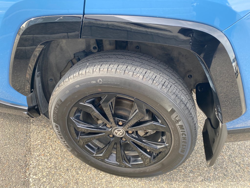 2022 Toyota RAV4 Hybrid XSE in Kamloops, British Columbia - 6 - w1024h768px