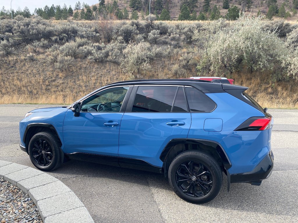 2022 Toyota RAV4 Hybrid XSE in Kamloops, British Columbia - 7 - w1024h768px