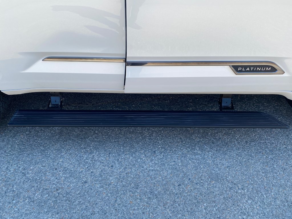 2025 Toyota Sequoia Platinum in Kamloops, British Columbia - 4 - w1024h768px