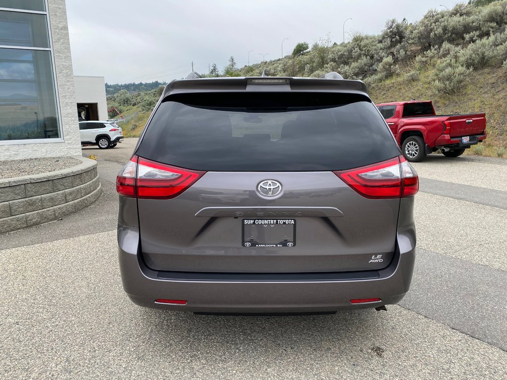 2020 Toyota Sienna LE in Kamloops, British Columbia - 5 - w1024h768px