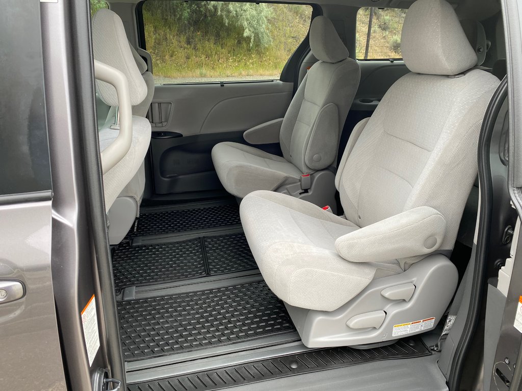 2020 Toyota Sienna LE in Kamloops, British Columbia - 8 - w1024h768px