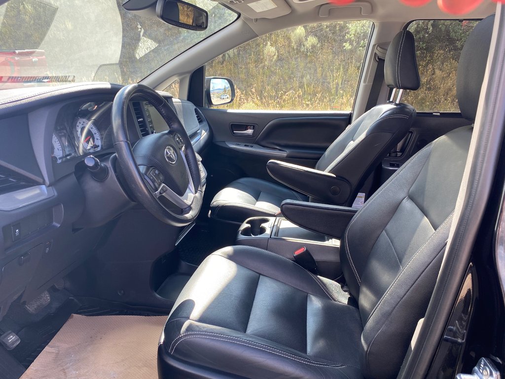 2020 Toyota Sienna SE in Kamloops, British Columbia - 8 - w1024h768px