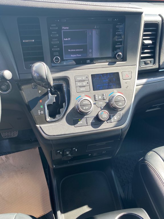 2020 Toyota Sienna SE in Kamloops, British Columbia - 10 - w1024h768px
