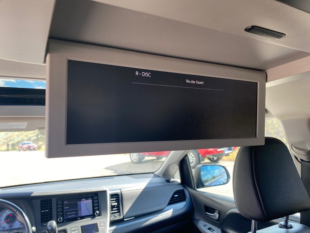 2020 Toyota Sienna SE in Kamloops, British Columbia - 11 - w1024h768px