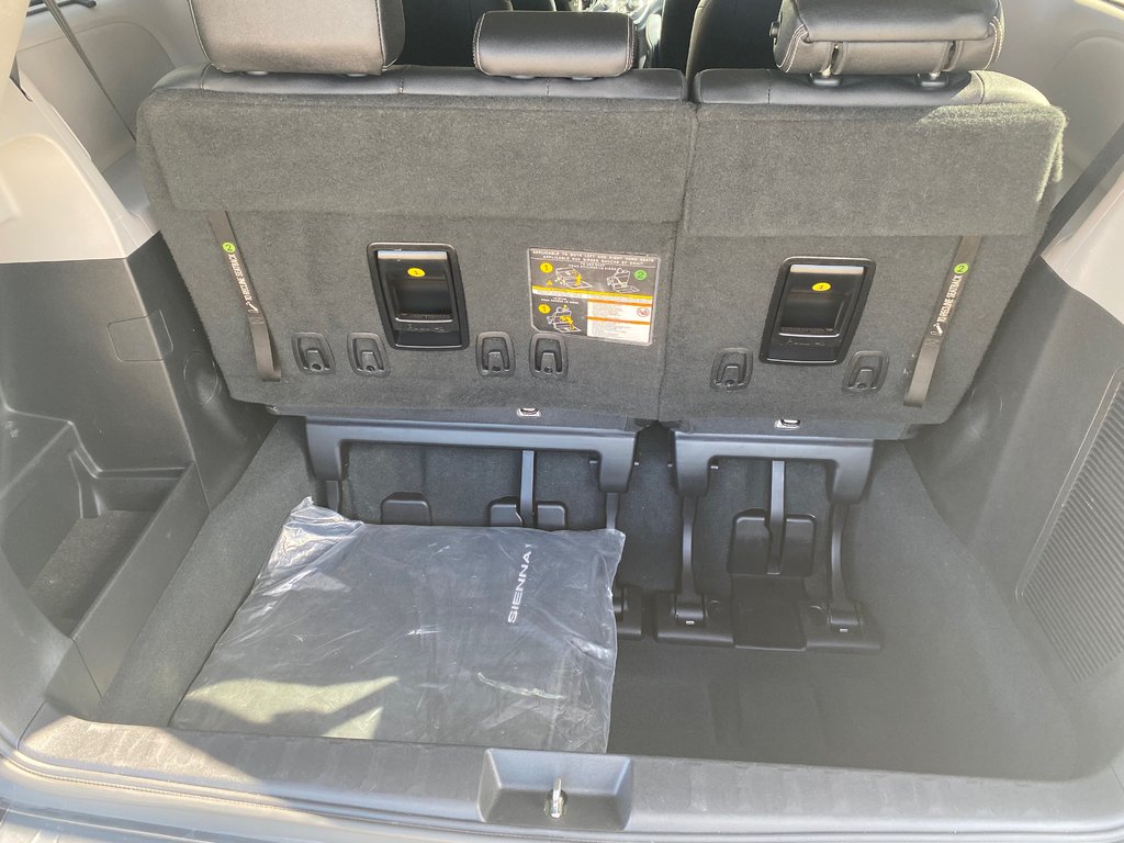 2020 Toyota Sienna SE in Kamloops, British Columbia - 12 - w1024h768px