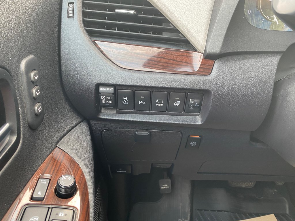 2020 Toyota Sienna XLE Limited AWD in Kamloops, British Columbia - 19 - w1024h768px