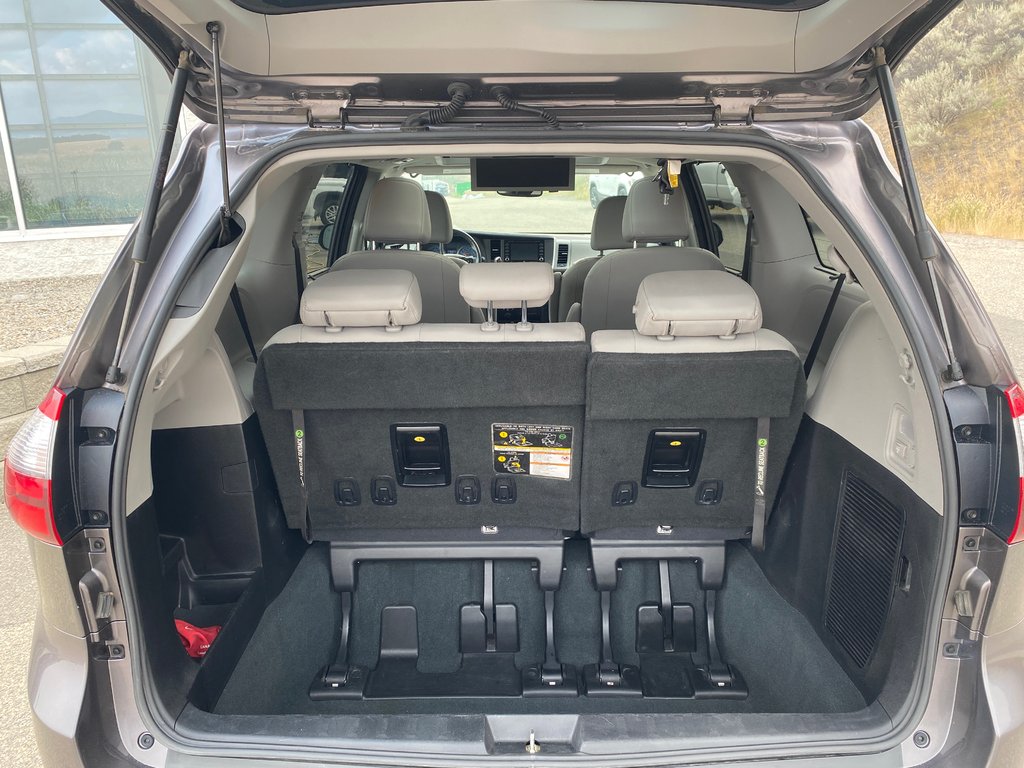 2020 Toyota Sienna XLE Limited AWD in Kamloops, British Columbia - 11 - w1024h768px