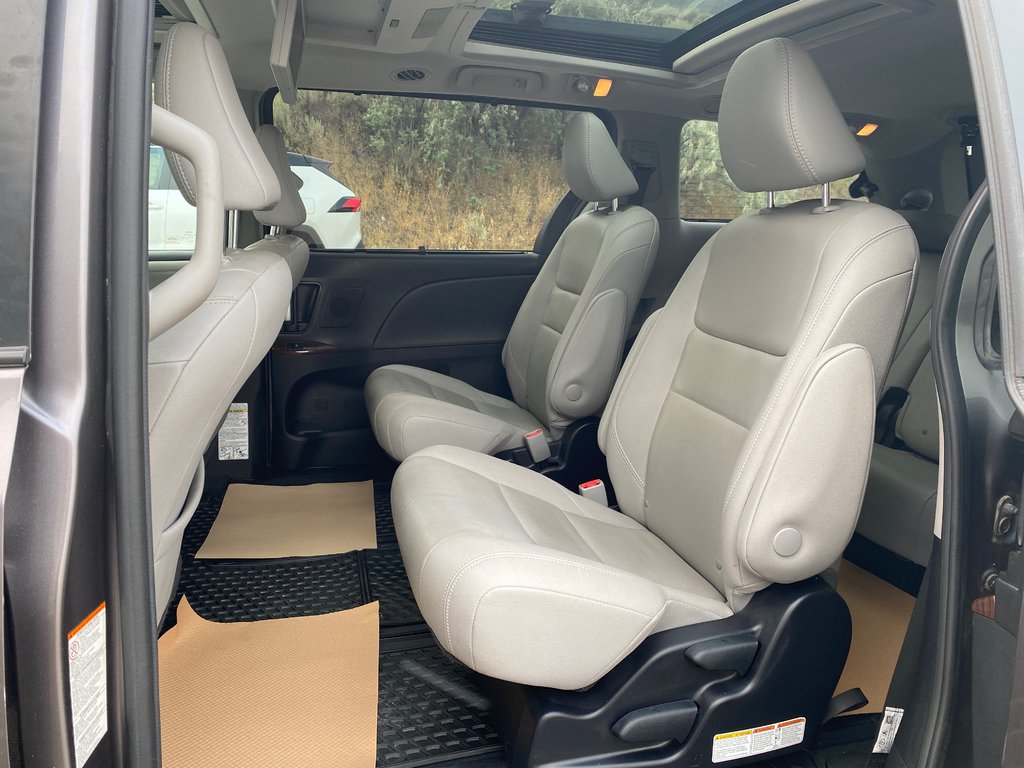 2020 Toyota Sienna XLE Limited AWD in Kamloops, British Columbia - 12 - w1024h768px