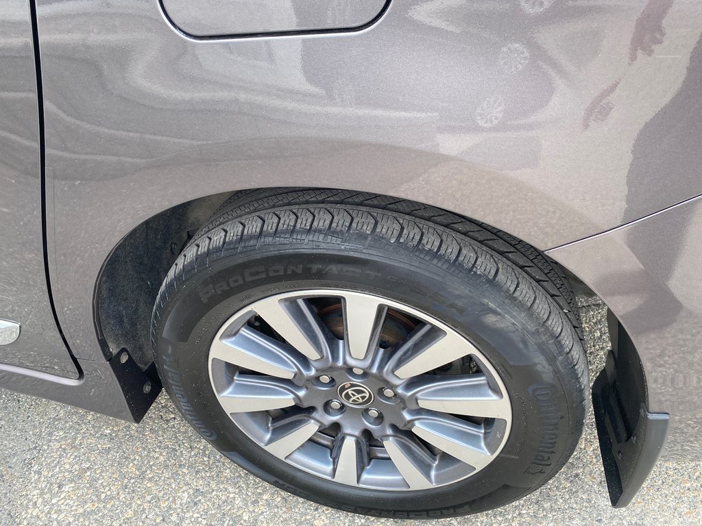 2020 Toyota Sienna XLE Limited AWD in Kamloops, British Columbia - 15 - w1024h768px