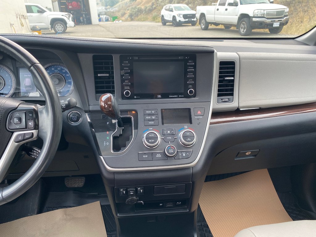 2020 Toyota Sienna XLE Limited AWD in Kamloops, British Columbia - 17 - w1024h768px