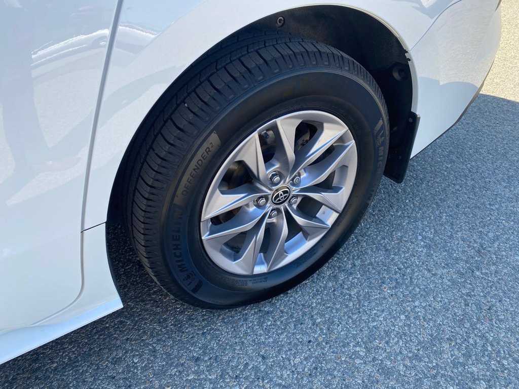 2022 Toyota Sienna LE AWD in Kamloops, British Columbia - 8 - w1024h768px