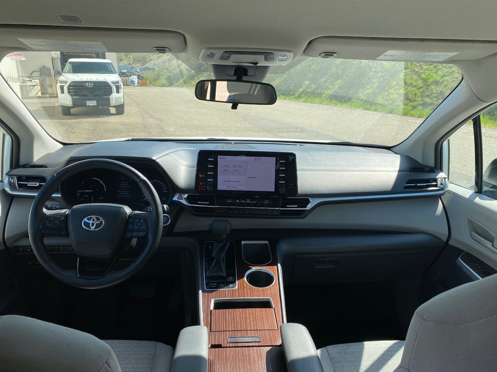 2022 Toyota Sienna LE AWD in Kamloops, British Columbia - 11 - w1024h768px