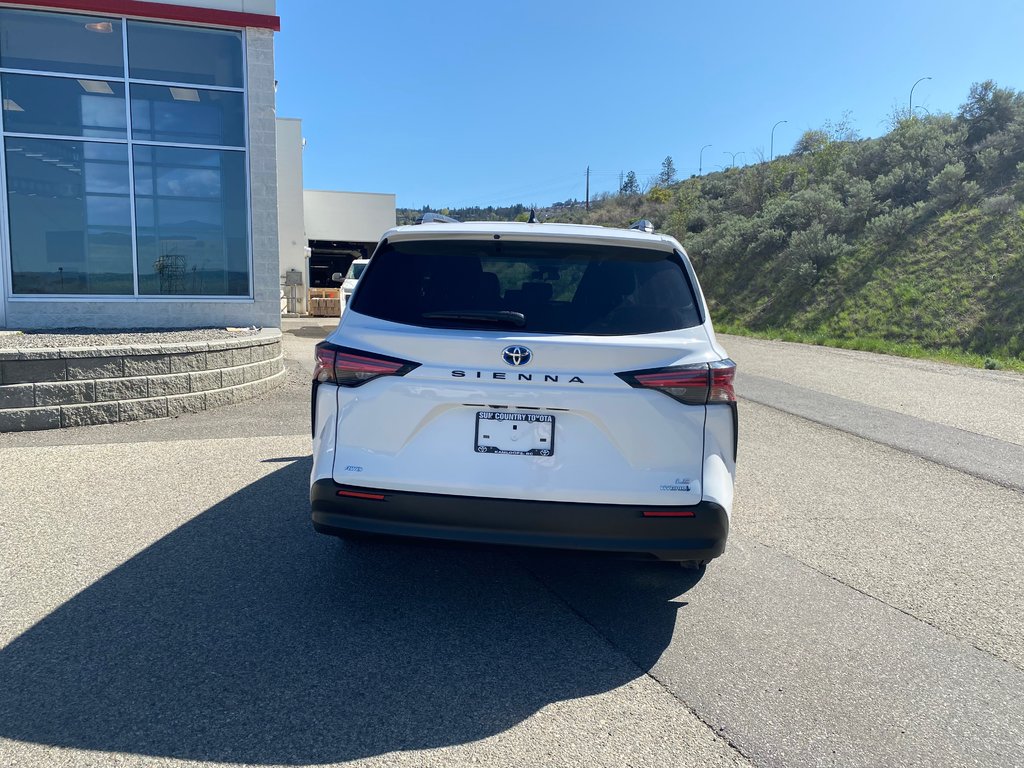 2022 Toyota Sienna LE AWD in Kamloops, British Columbia - 3 - w1024h768px