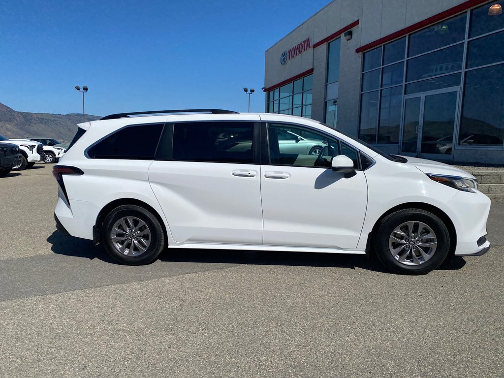 2022 Toyota Sienna LE AWD in Kamloops, British Columbia - 2 - w1024h768px