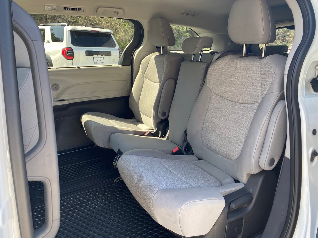2022 Toyota Sienna LE AWD in Kamloops, British Columbia - 10 - w1024h768px