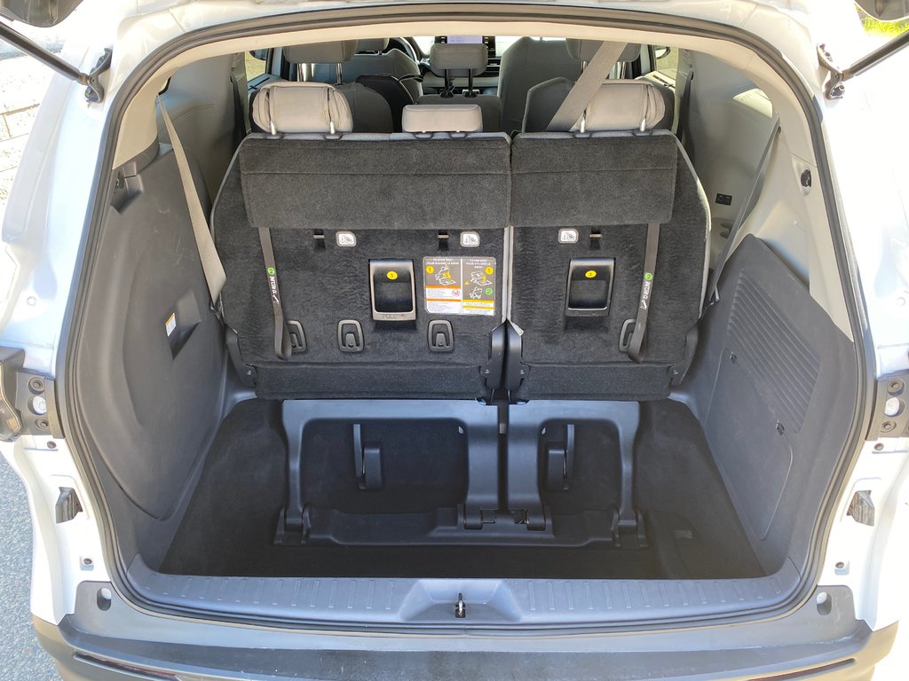 2022 Toyota Sienna LE AWD in Kamloops, British Columbia - 9 - w1024h768px