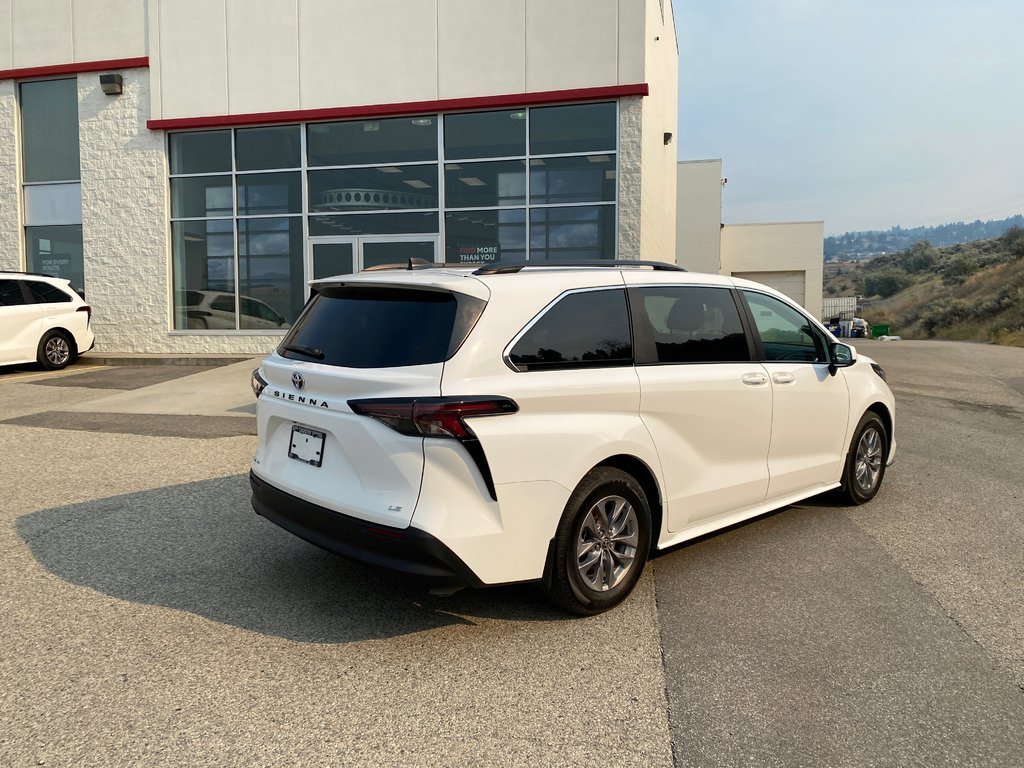 2025 Toyota Sienna LE in Kamloops, British Columbia - 3 - w1024h768px