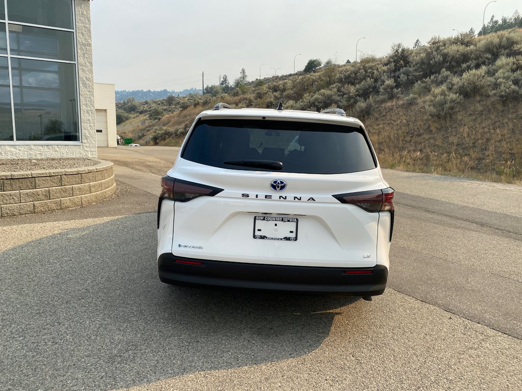 2025 Toyota Sienna LE in Kamloops, British Columbia - 4 - w1024h768px