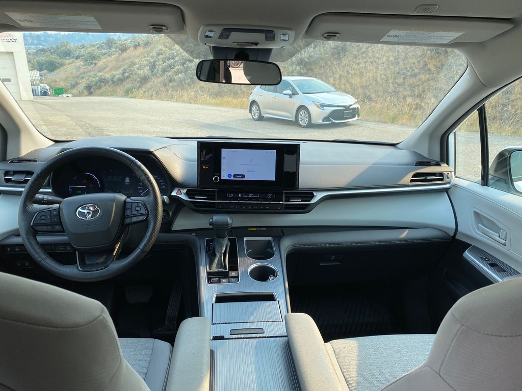 2025 Toyota Sienna LE in Kamloops, British Columbia - 14 - w1024h768px