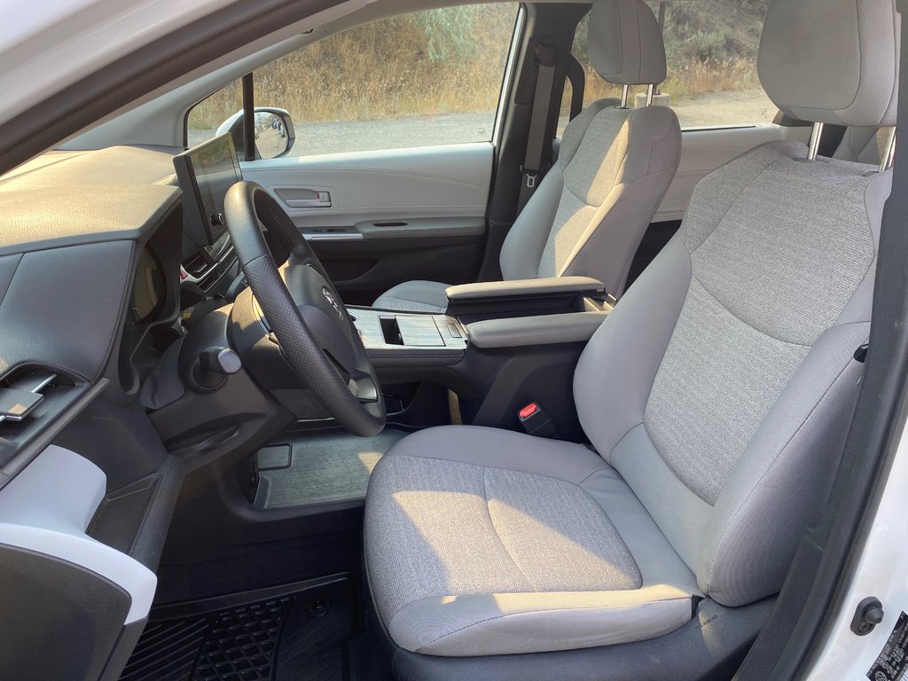 2025 Toyota Sienna LE in Kamloops, British Columbia - 13 - w1024h768px