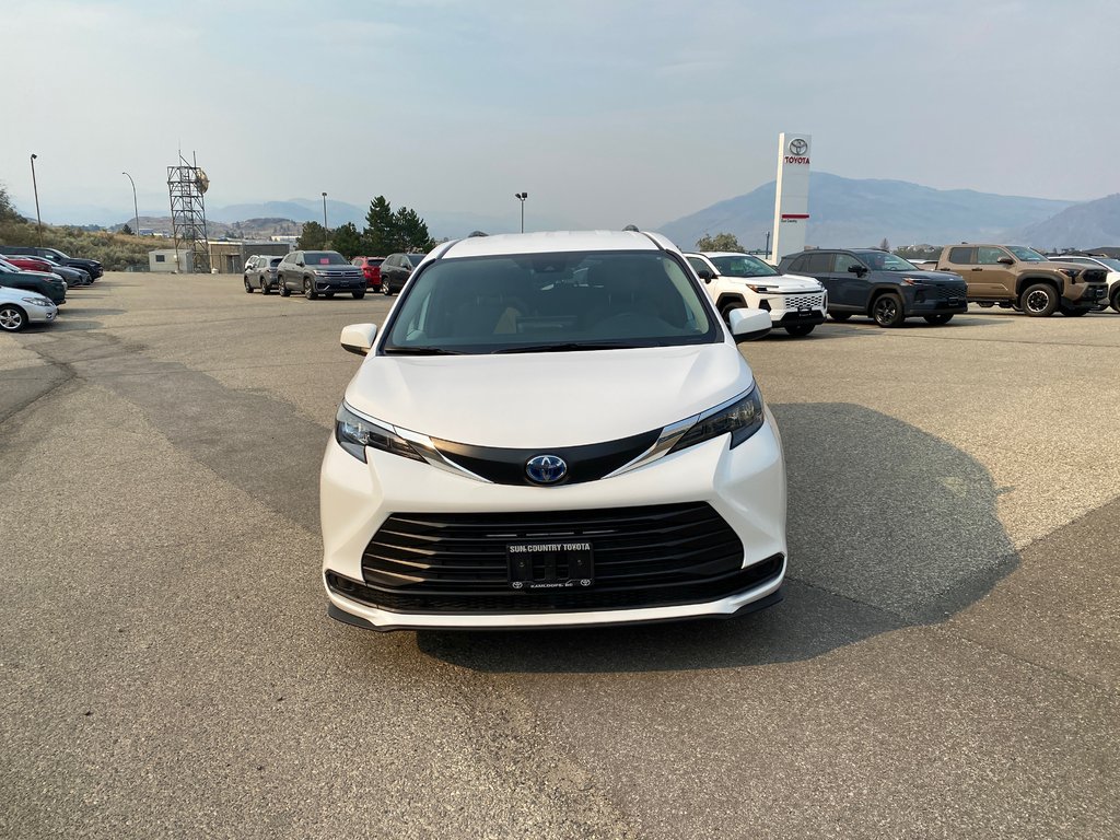 2025 Toyota Sienna LE in Kamloops, British Columbia - 8 - w1024h768px