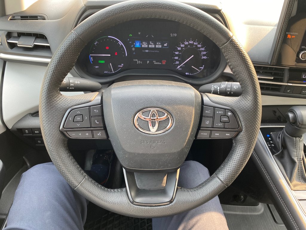2025 Toyota Sienna LE in Kamloops, British Columbia - 15 - w1024h768px