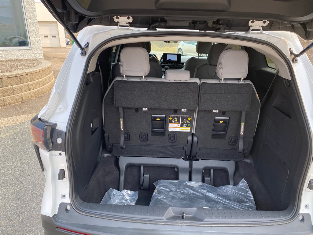 2025 Toyota Sienna LE in Kamloops, British Columbia - 10 - w1024h768px