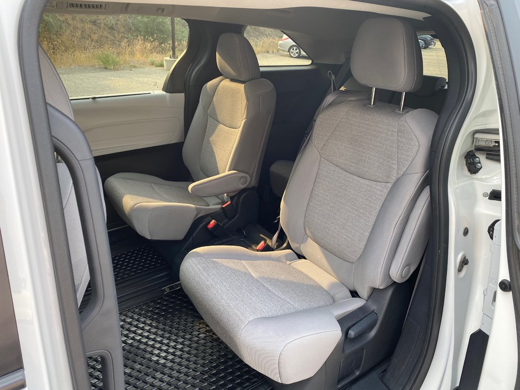 2025 Toyota Sienna LE in Kamloops, British Columbia - 11 - w1024h768px