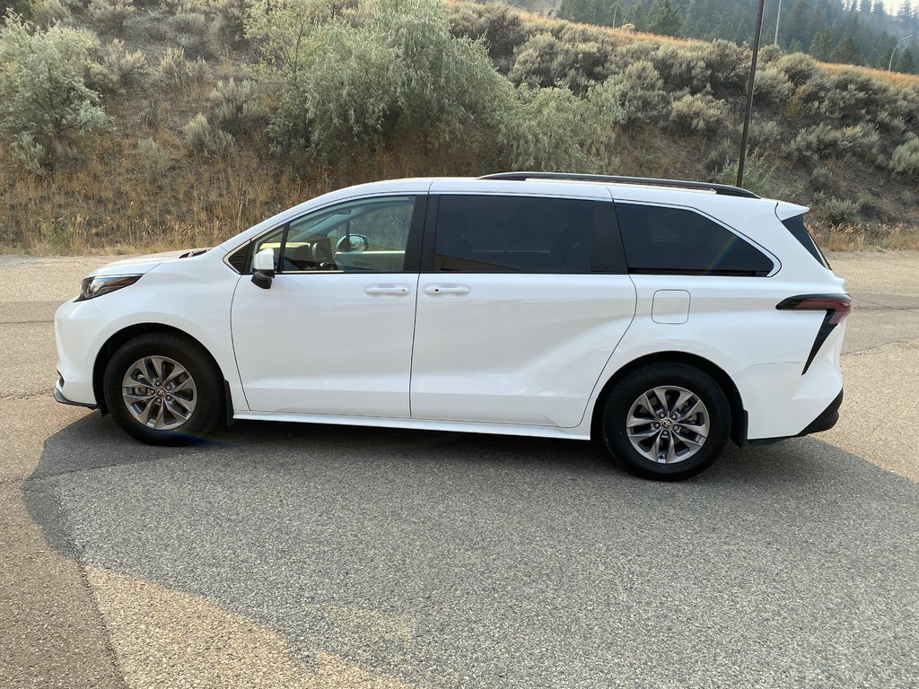 2025 Toyota Sienna LE in Kamloops, British Columbia - 6 - w1024h768px
