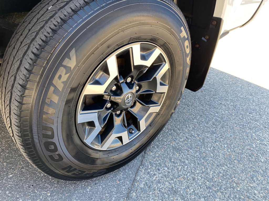 2019 Toyota Tacoma SR5 in Kamloops, British Columbia - 10 - w1024h768px